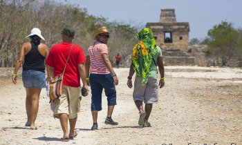 Visita Dzibilchaltún, entrada del sol del equinoccio